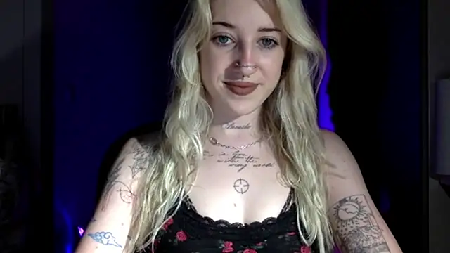Snapshot of EmmyWet chatting on June 2026 04:12:01 PM EmmyWet online show from June 2026 04:12:01 PM