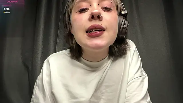 AueshaSimon online show from March 2026 11:04:02 AM