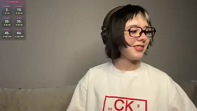 Snapshot of AueshaSimon chatting on March 2026 09:06:01 AM AueshaSimon online show from March 2026 09:06:01 AM