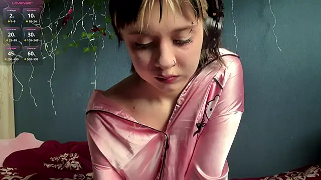 AueshaSimon online show from April 2026 05:11:01 AM