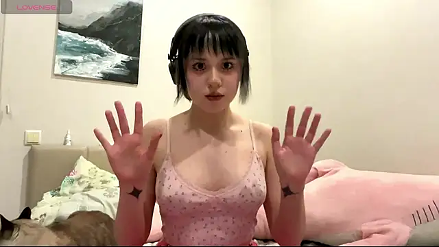 AueshaSimon online show from April 2026 07:20:01 PM