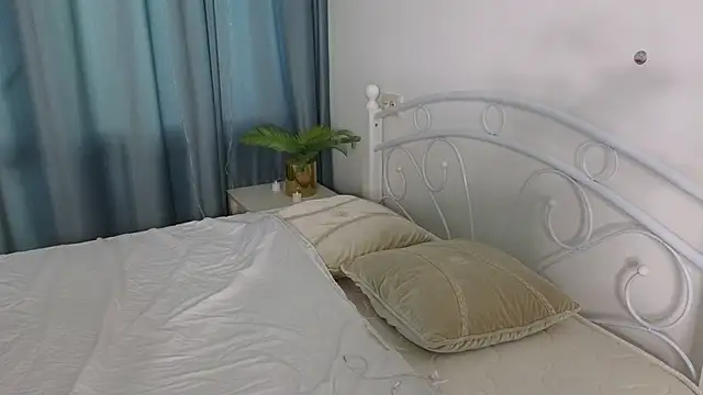 MollySally online show from May 2026 04:12:02 AM