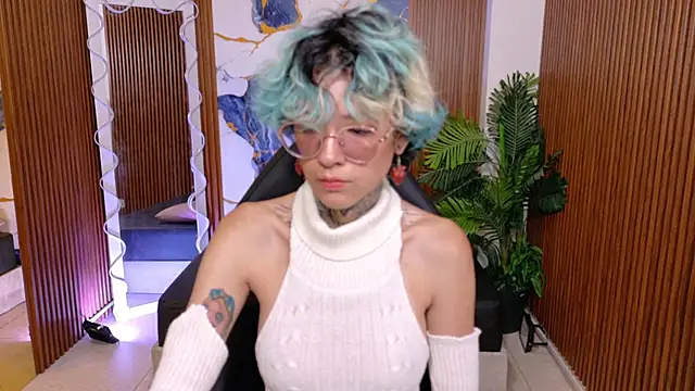 Lyra tay online show from May 2026 07:01:01 PM