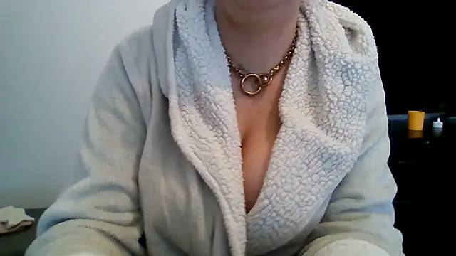 StaceyXOXO online show from April 2026 10:18:02 AM