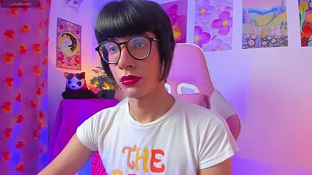 Snapshot of Madeline_21 chatting on March 2026 05:03:02 AM Madeline 21 online show from March 2026 05:03:02 AM