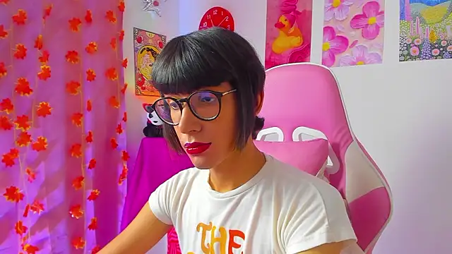 Snapshot of Madeline_21 chatting on March 2026 05:10:02 AM Madeline 21 online show from March 2026 05:10:02 AM