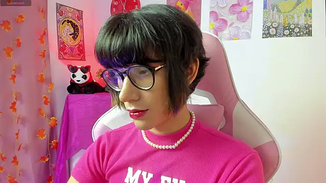 Snapshot of Madeline_21 chatting on March 2026 05:02:02 AM Madeline 21 online show from March 2026 05:02:02 AM