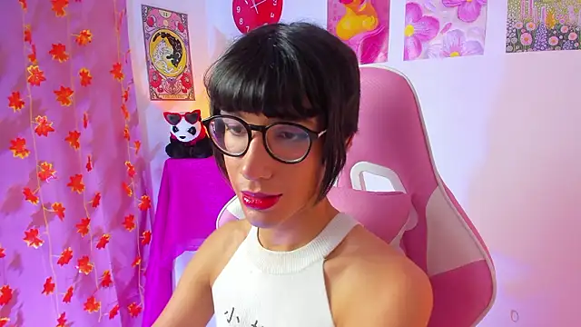 Snapshot of Madeline_21 chatting on March 2026 05:12:01 AM Madeline 21 online show from March 2026 05:12:01 AM