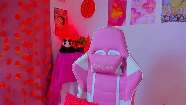 Snapshot of Madeline_21 chatting on April 2026 05:09:01 AM Madeline 21 online show from April 2026 05:09:01 AM