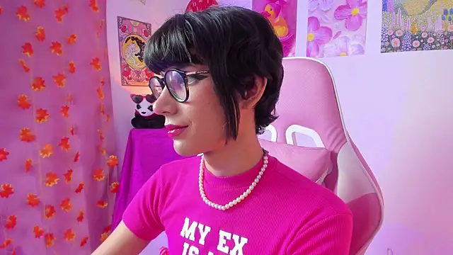 Snapshot of Madeline_21 chatting on March 2026 05:12:02 AM Madeline 21 online show from March 2026 05:12:02 AM