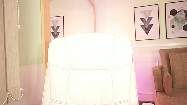 Snapshot of MandyCollins chatting on April 2026 11:33:01 AM MandyCollins online show from April 2026 11:33:01 AM