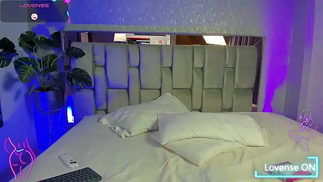 PaulinaLopez  online show from March 2026 09:00:02 PM