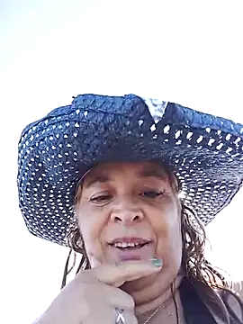 Snapshot of momismilf544 chatting on April 2026 06:25:02 PM momismilf544 online show from April 2026 06:25:02 PM