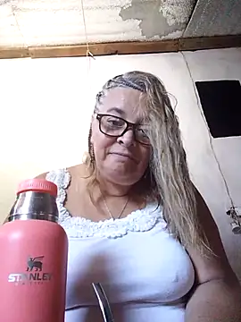 momismilf544 online show from April 2026 06:58:01 PM