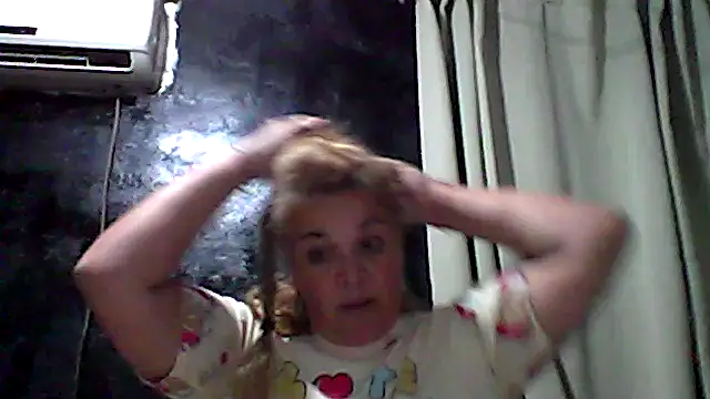 Snapshot of momismilf544 chatting on April 2026 10:21:02 PM momismilf544 online show from April 2026 10:21:02 PM