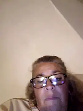 Snapshot of momismilf544 chatting on April 2026 05:31:01 AM momismilf544 online show from April 2026 05:31:01 AM