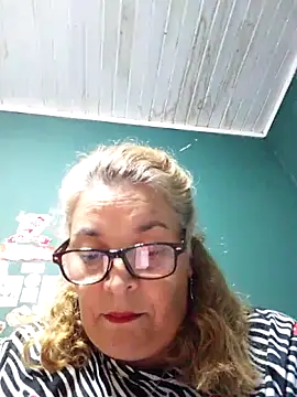 Snapshot of momismilf544 chatting on April 2026 04:03:01 AM momismilf544 online show from April 2026 04:03:01 AM