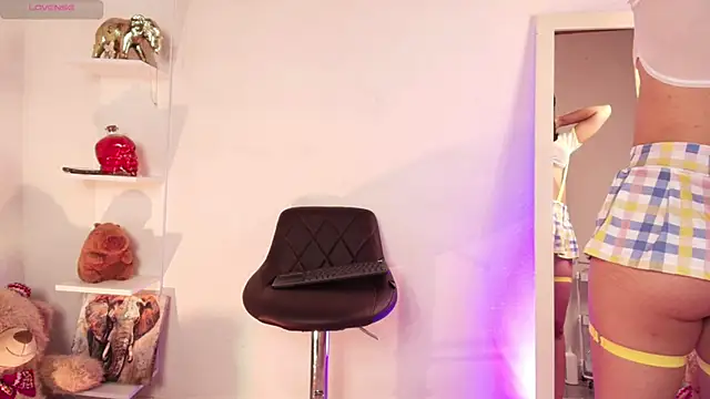 ema parkerr online show from April 2026 10:57:02 PM