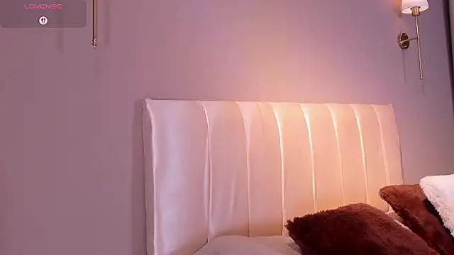 Agata Laurent  online show from March 2026 05:00:01 AM