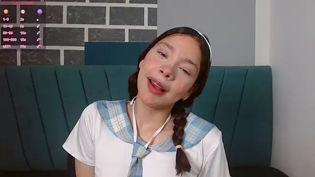 Snapshot of Sweet_kitty_05 chatting on May 2026 10:40:01 PM Sweet kitty 05 online show from May 2026 10:40:01 PM
