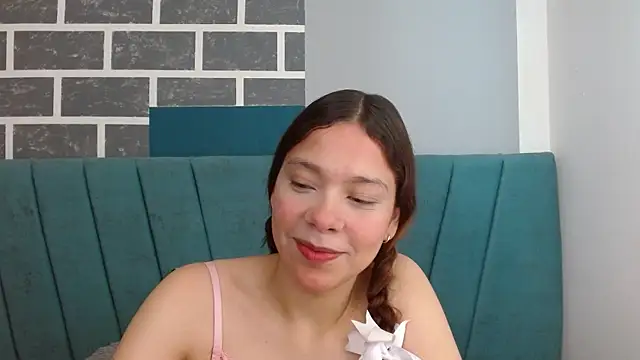 Snapshot of Sweet_kitty_05 chatting on May 2026 09:18:02 PM Sweet kitty 05 online show from May 2026 09:18:02 PM