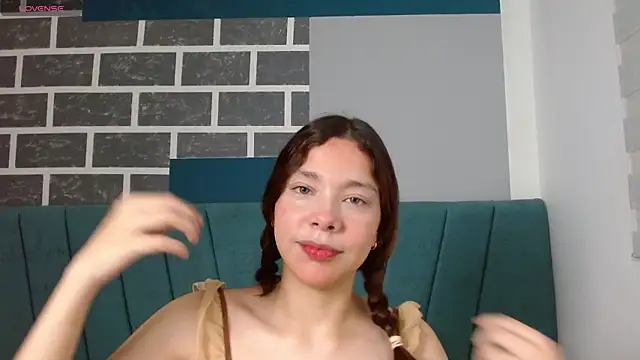 Snapshot of Sweet_kitty_05 chatting on May 2026 11:37:02 PM Sweet kitty 05 online show from May 2026 11:37:02 PM