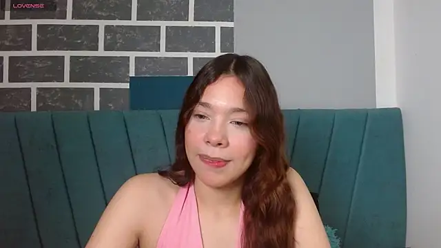 Snapshot of Sweet_kitty_05 chatting on May 2026 12:29:01 AM Sweet kitty 05 online show from May 2026 12:29:01 AM