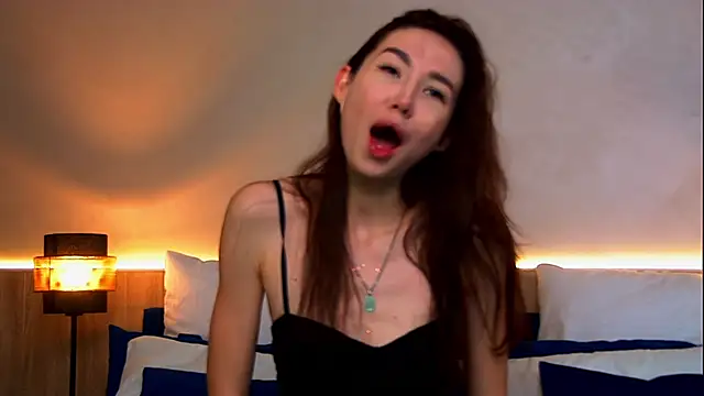 Snapshot of EmilyGray__ chatting on June 2026 07:24:01 AM EmilyGray online show from June 2026 07:24:01 AM