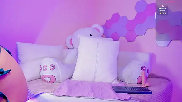 Candyskinny21 online show from April 2026 07:20:02 PM