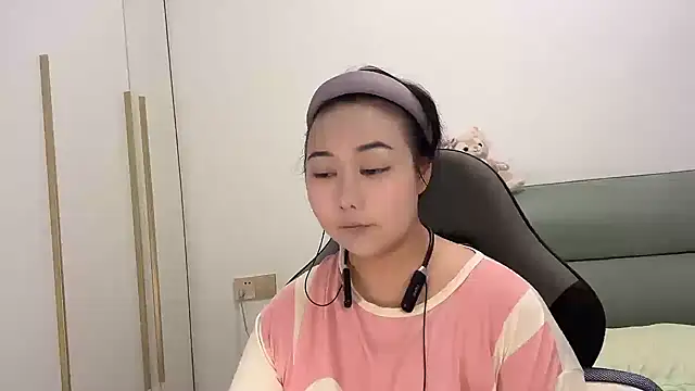 Snapshot of Susu-36E chatting on May 2026 01:06:01 PM Susu-36E online show from May 2026 01:06:01 PM