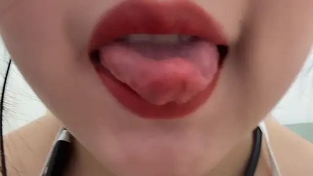 Snapshot of Susu-36E chatting on April 2026 09:22:01 AM Susu-36E online show from April 2026 09:22:01 AM