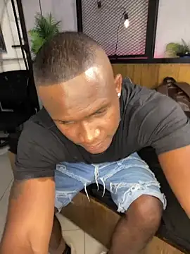 DarianWill18 online show from March 2026 03:32:01 AM