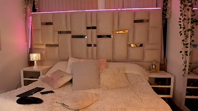 Hanna klover online show from March 2026 04:05:01 AM