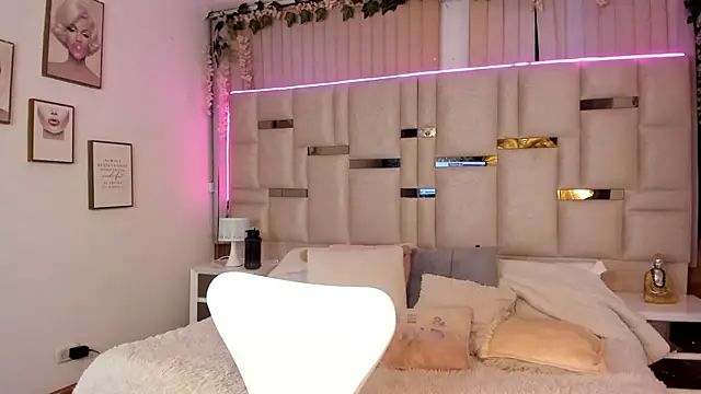 Hanna klover online show from February 2026 04:01:01 AM