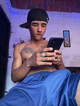 billi adamzz online show from April 2026 10:35:02 PM