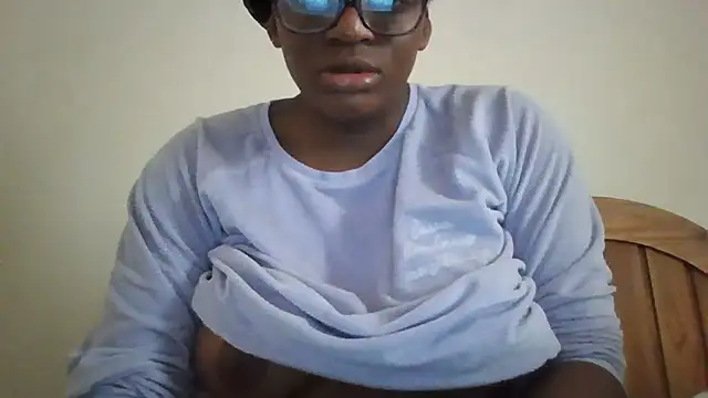 Snapshot of SexyGemBeauty chatting on May 2026 05:46:01 PM SexyGemBeauty online show from May 2026 05:46:01 PM
