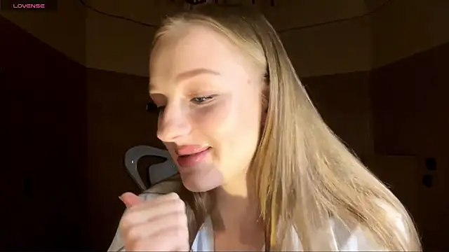 Anika Socutehe online show from April 2026 08:26:01 PM