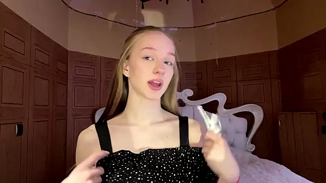 Anika Socutehe online show from March 2026 07:12:02 AM