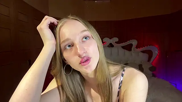 Anika Socutehe online show from April 2026 06:10:02 PM