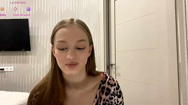 Anika Socutehe online show from May 2026 09:04:02 PM