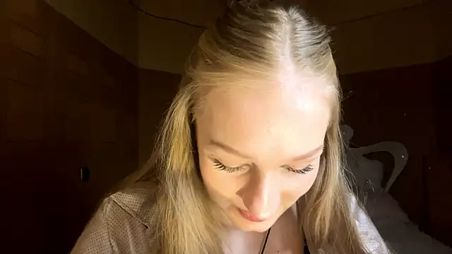 Anika Socutehe online show from April 2026 09:38:01 PM