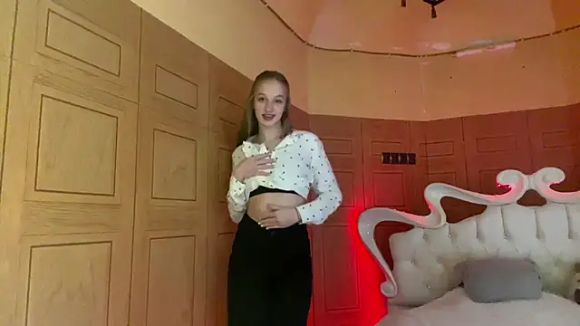 Anika Socutehe online show from March 2026 12:13:01 PM