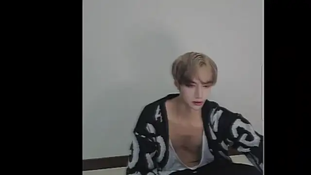 Snapshot of bigbigtop20 chatting on February 2026 04:23:01 AM bigbigtop20 online show from February 2026 04:23:01 AM