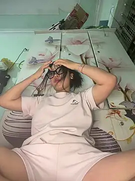 Leeeeiu online show from July 2026 03:04:01 PM