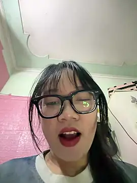 Leeeeiu online show from June 2026 03:23:02 PM
