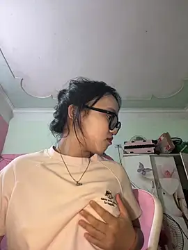 Leeeeiu online show from May 2026 03:58:02 PM