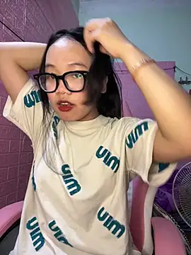 Leeeeiu online show from March 2026 07:10:02 PM