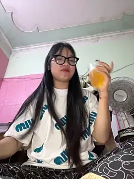 Leeeeiu online show from March 2026 03:13:02 PM