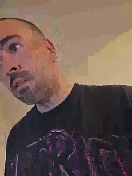 Biggbaddwulf7 online show from April 2026 09:49:01 AM