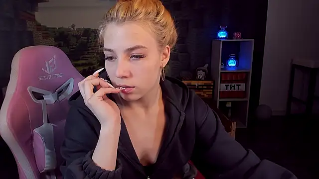 RosaFowler online show from March 2026 09:43:02 AM